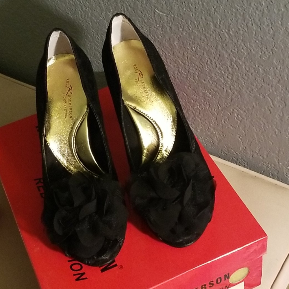 Ros Hommerson Black lace peep toe heels